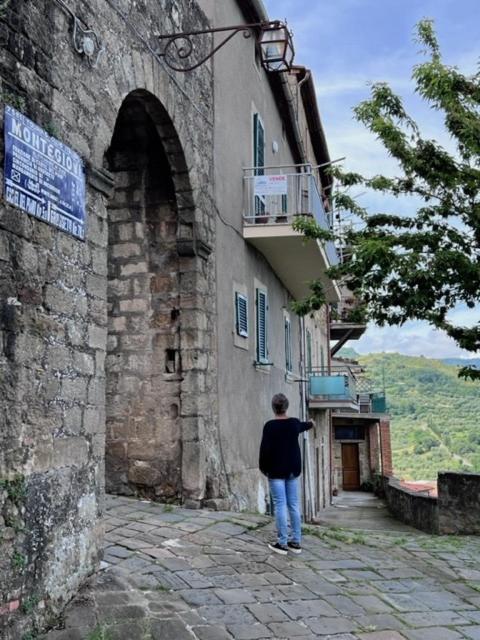 Cantina Nel Castello Montegiovi Exterior photo